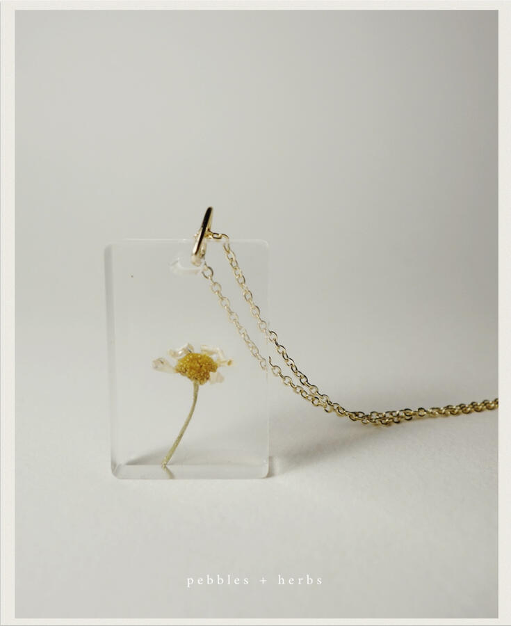 darling chamomile necklace